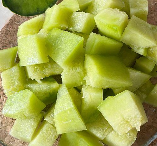 冰激凌密瓜怎么吃,夏日清凉新吃法，尽享甜蜜与清新