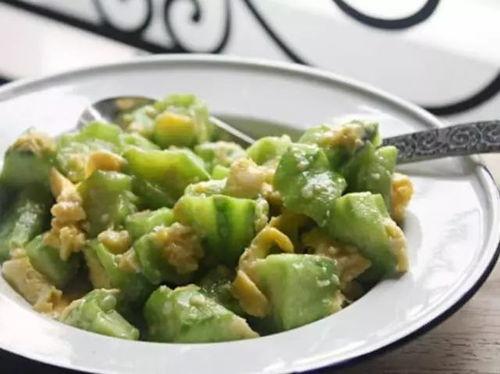 吕三岁吃瓜,揭秘娱乐圈背后的那些事儿