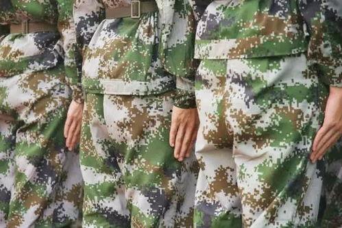 军训得瑟吃瓜,得瑟瞬间，青春风采