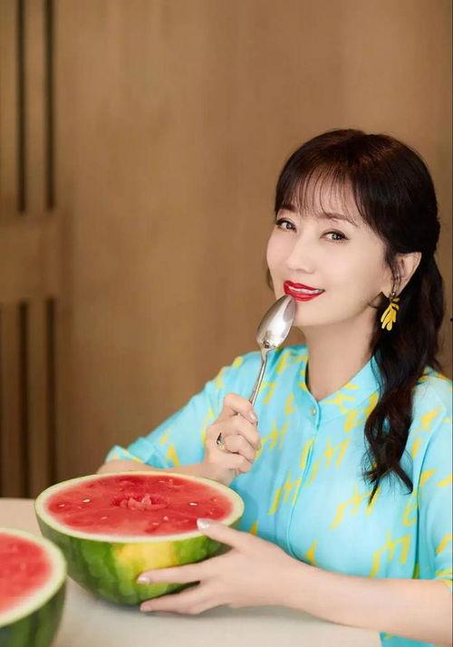 赵雅芝吃自己的瓜吗,揭秘明星的瓜田生活